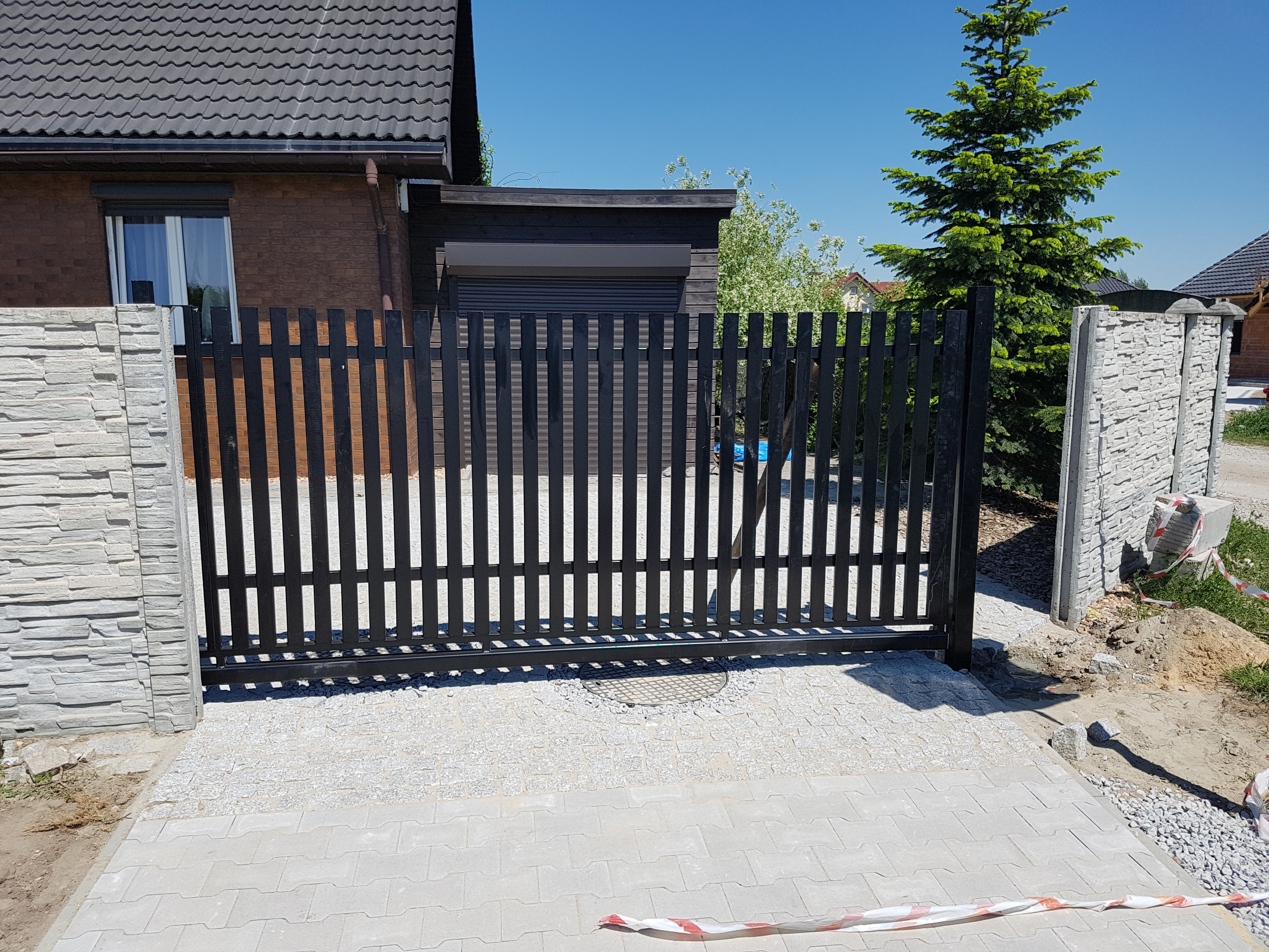 Ogrodzenia Wrocław – producent i montaż ogrodzeń kutych, panelowych i przemysłowych